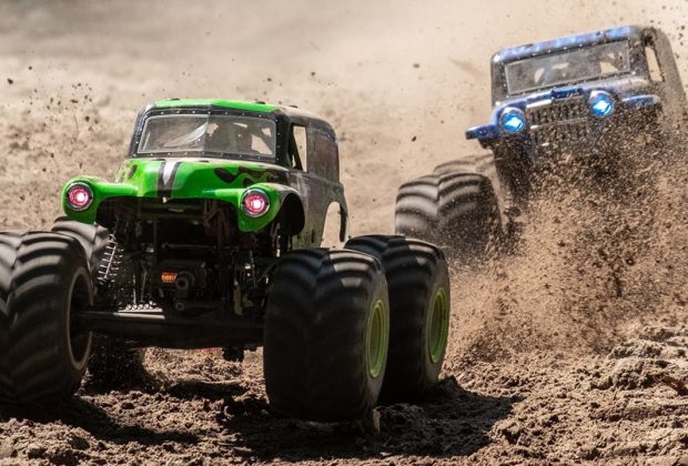 Losi LMT Monster Jam - Ryan and Adam Anderson Out Playing